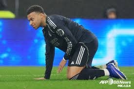 2届MVP+1冠+FMVP，攻防一体，机动性极强的锋线核心。