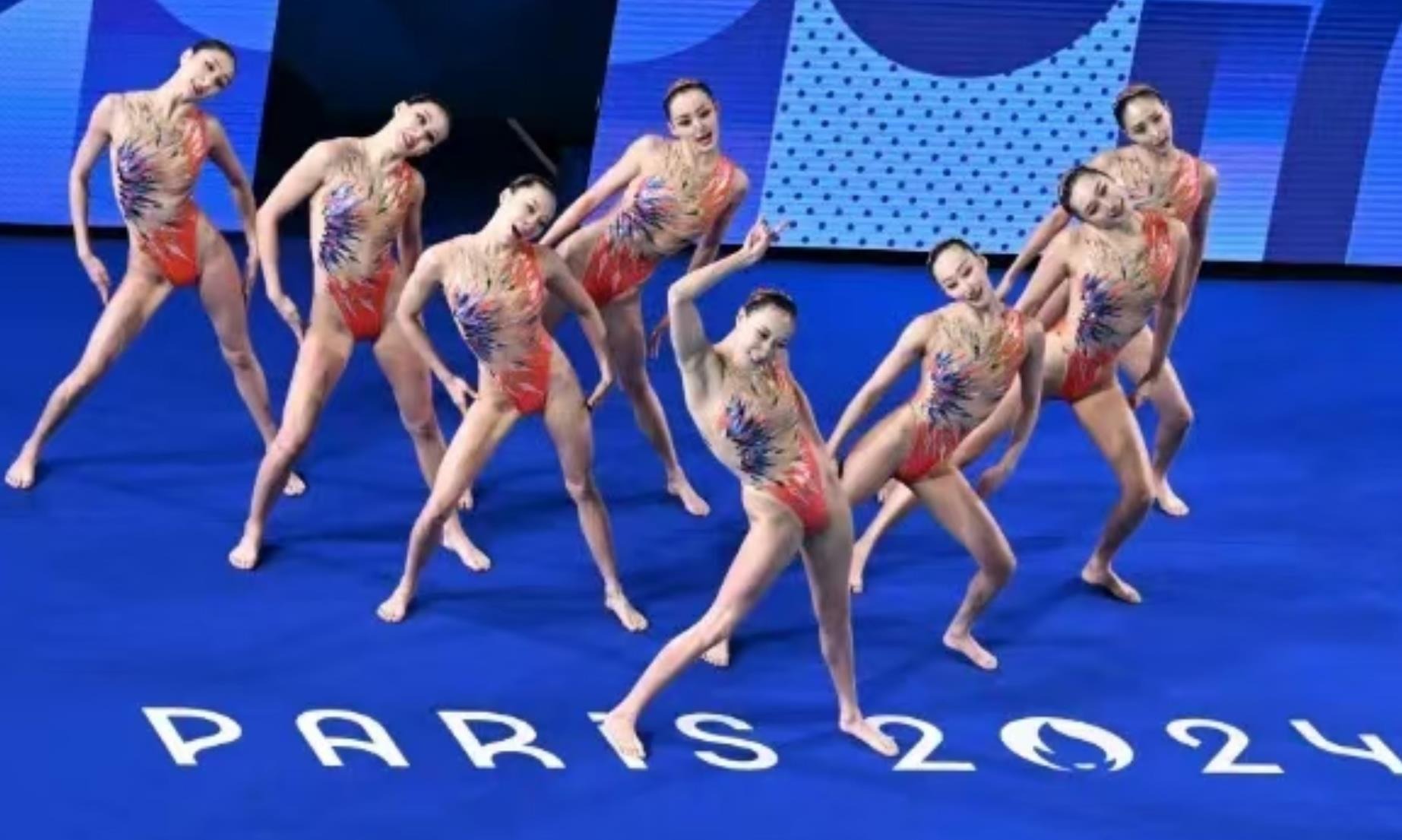 洛杉矶快船以131-116击败黄蜂，哈登55分创队史新高，成为NBA第四位得分超55分的球员，表现惊艳。